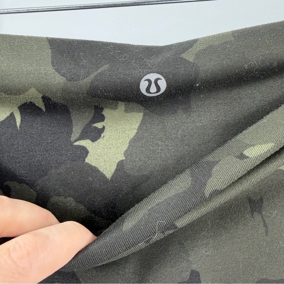 Lululemon Green Leaf Camo Printed Crop Leggings Fold Over Waistband Size 8 - Picture 3 of 5